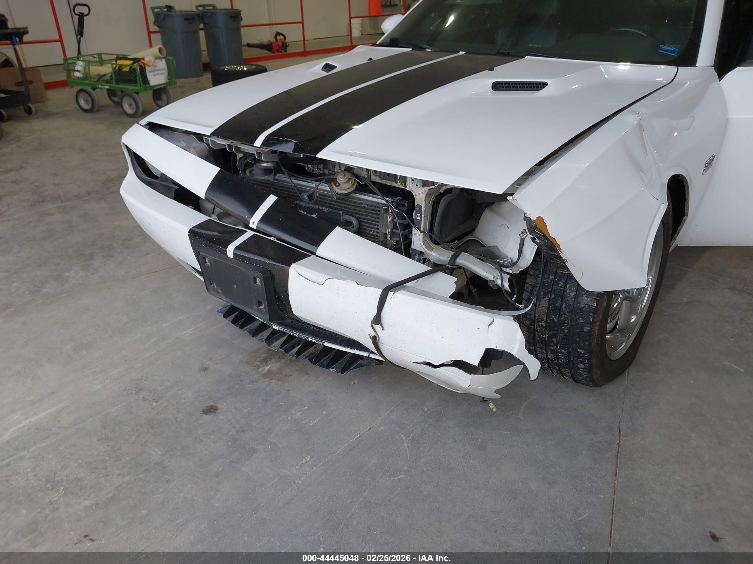 2014 Dodge Challenger Srt8 Белый vin: 2C3CDYCJ8EH106949
