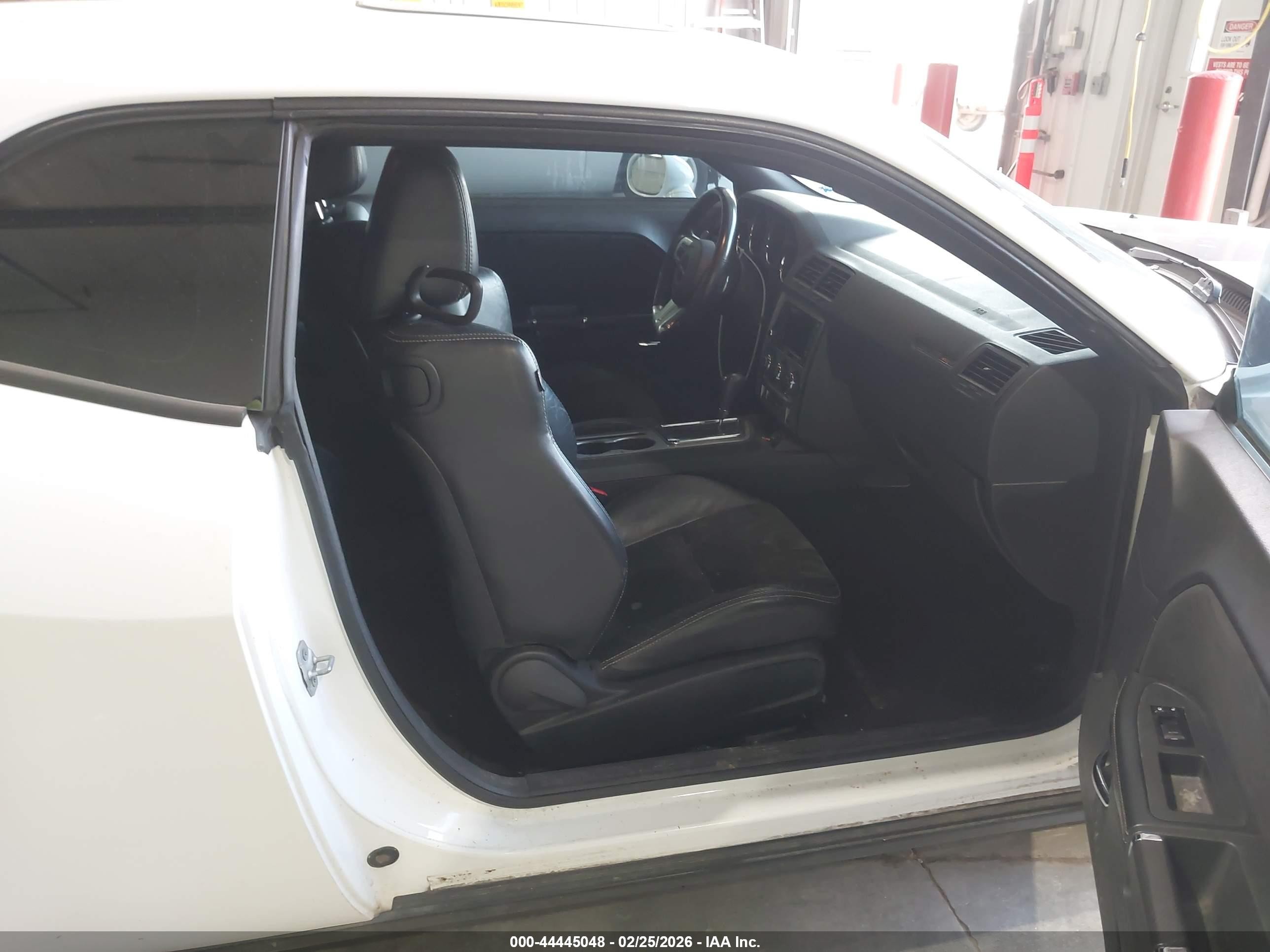 2014 Dodge Challenger Srt8 Белый vin: 2C3CDYCJ8EH106949