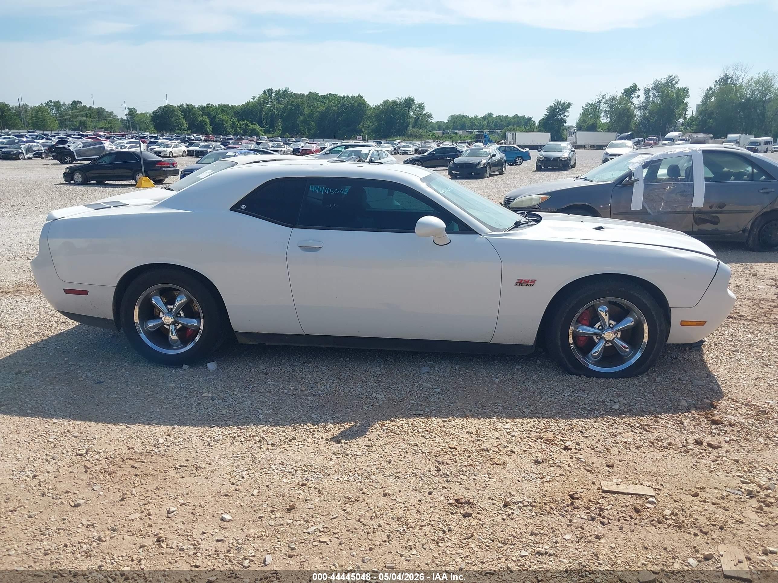 2014 Dodge Challenger Srt8 Белый vin: 2C3CDYCJ8EH106949
