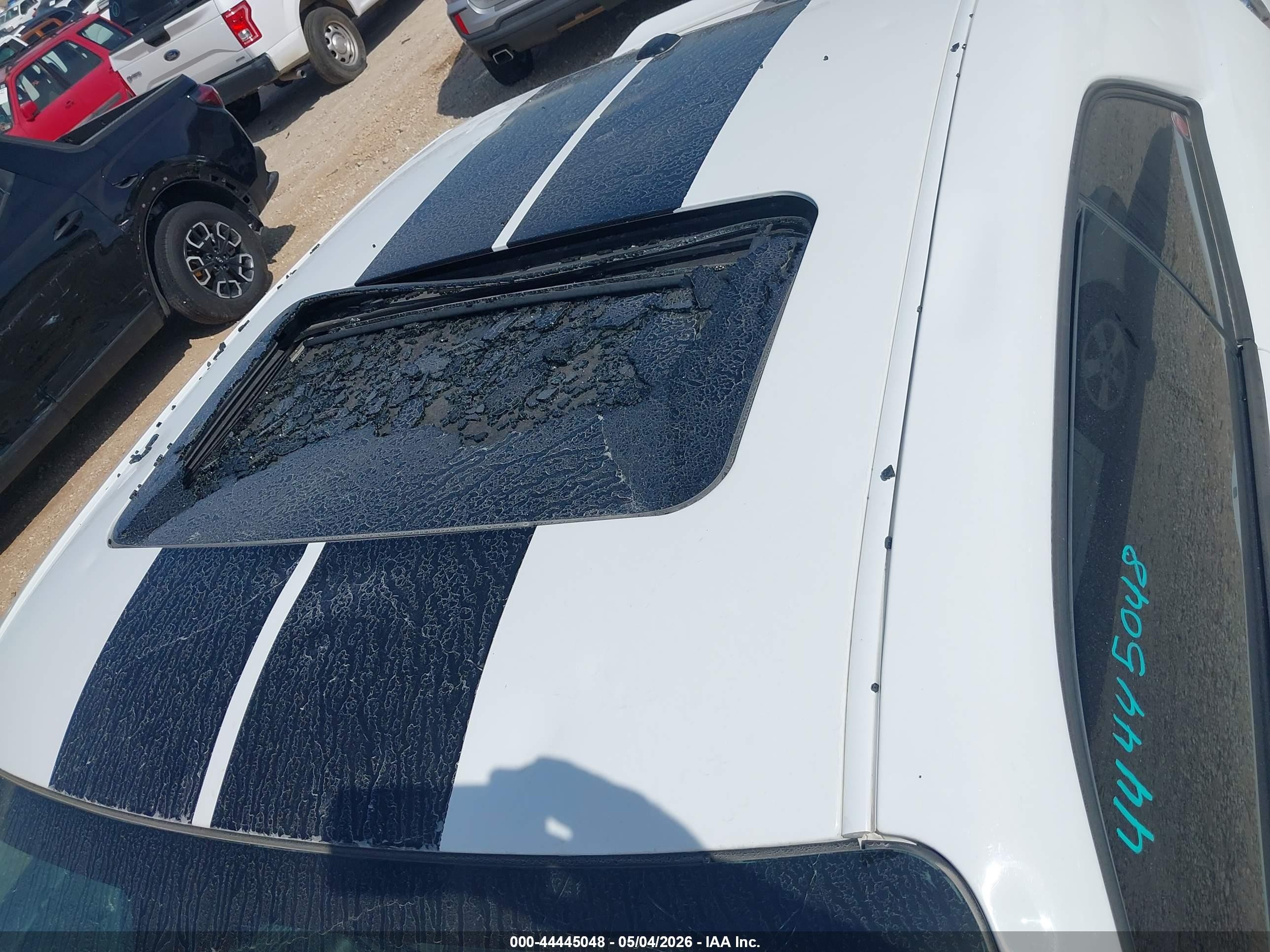 2014 Dodge Challenger Srt8 Белый vin: 2C3CDYCJ8EH106949