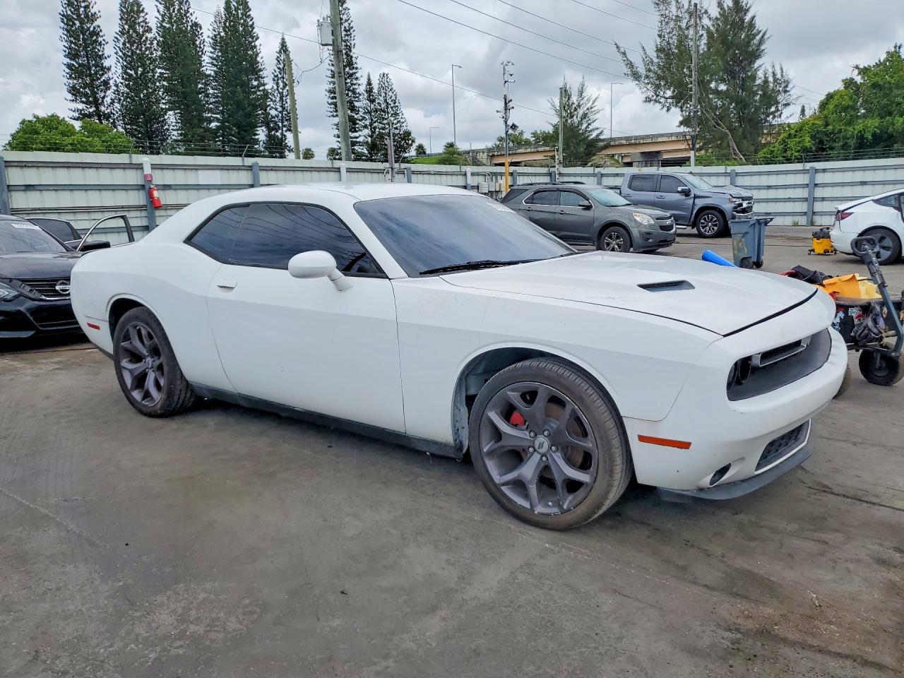 2015 Dodge Challenger Sxt White vin: 2C3CDZAG0FH868879