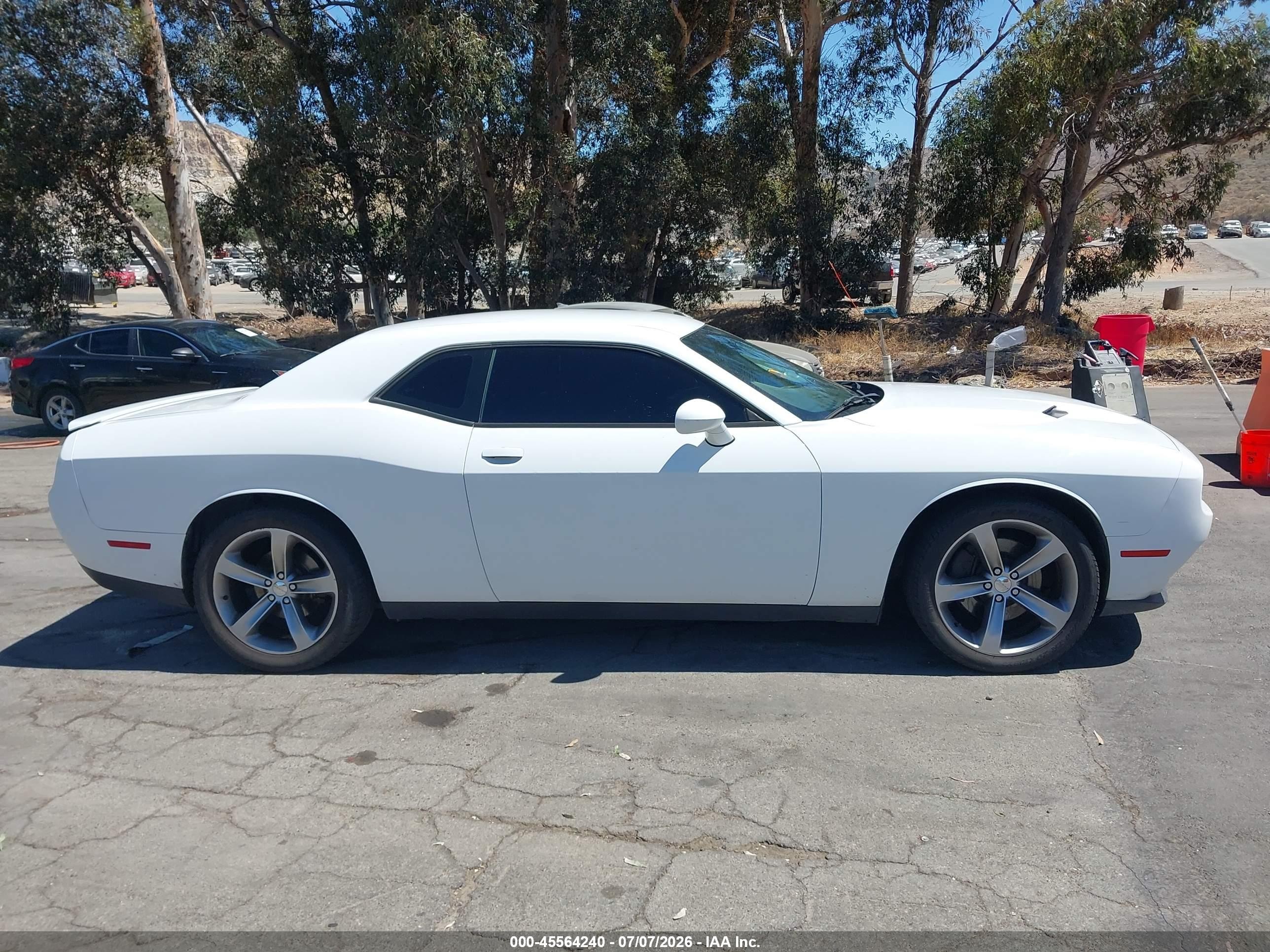 2015 Dodge Challenger Sxt White vin: 2C3CDZAG1FH733734