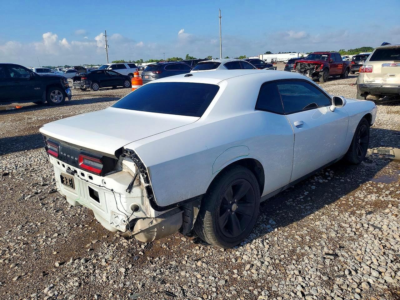 2015 Dodge Challenger Sxt White vin: 2C3CDZAG2FH912266