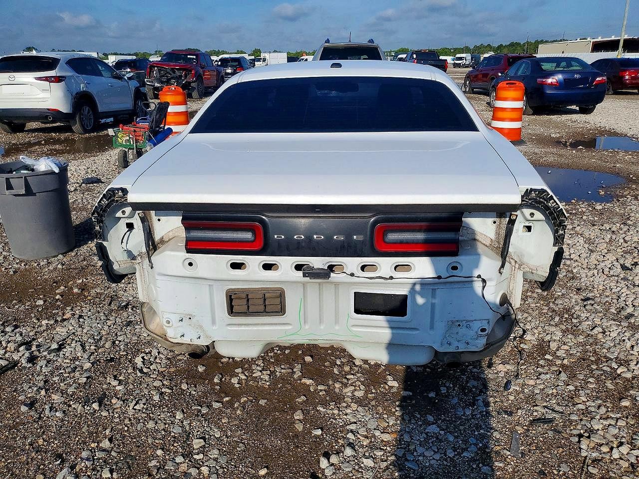 2015 Dodge Challenger Sxt White vin: 2C3CDZAG2FH912266