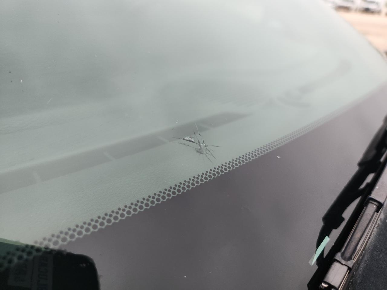 2019 Dodge Challenger Sxt Серебряный vin: 2C3CDZAG2KH679564 Damage: Windshield, Star In Glass, 1 To 2 Inches