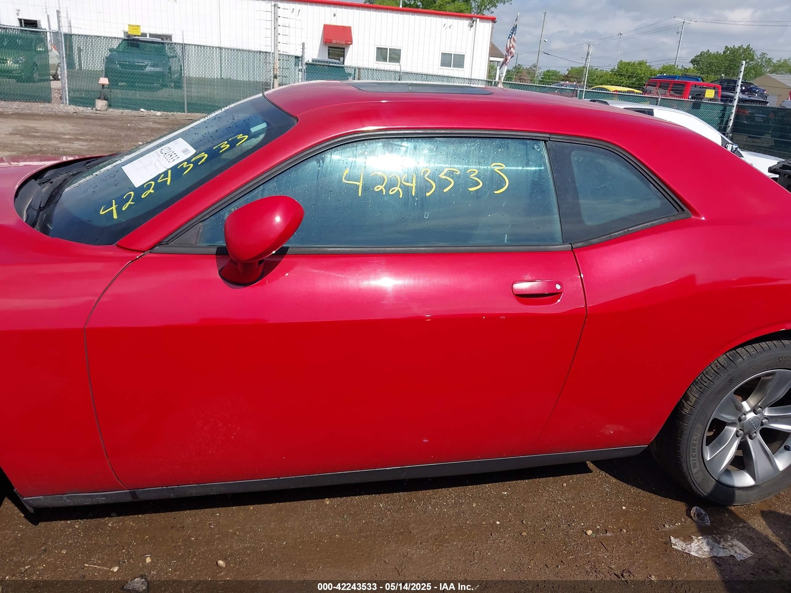 2015 Dodge Challenger Sxt Red vin: 2C3CDZAG3FH723612