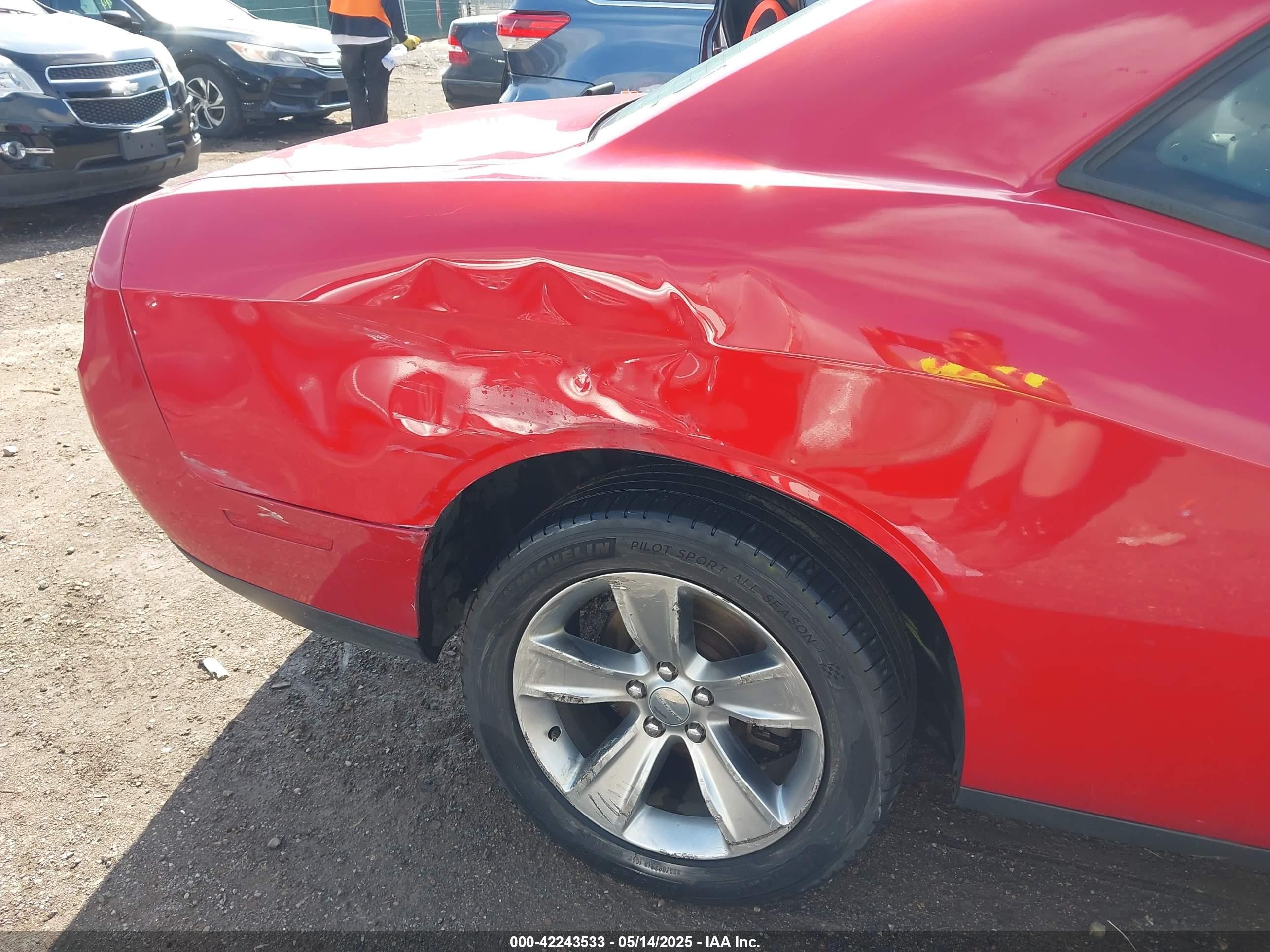 2015 Dodge Challenger Sxt Red vin: 2C3CDZAG3FH723612