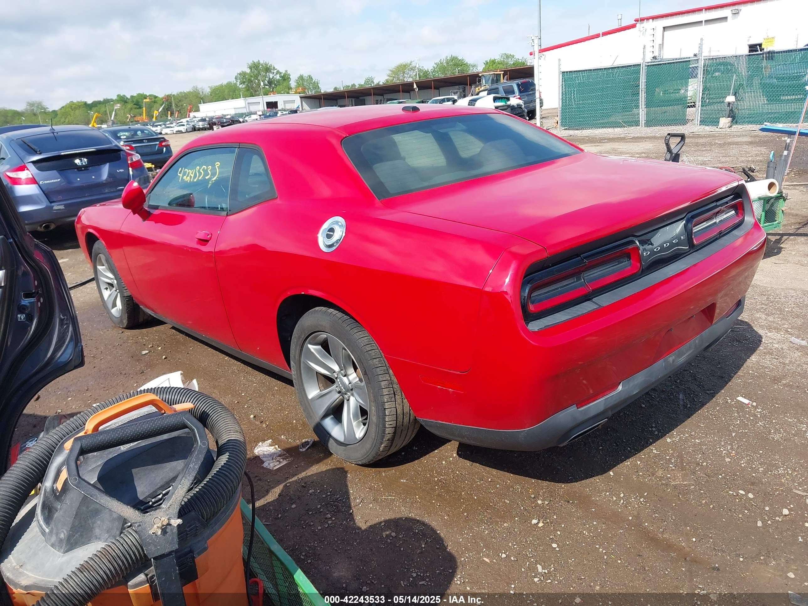 2015 Dodge Challenger Sxt Red vin: 2C3CDZAG3FH723612