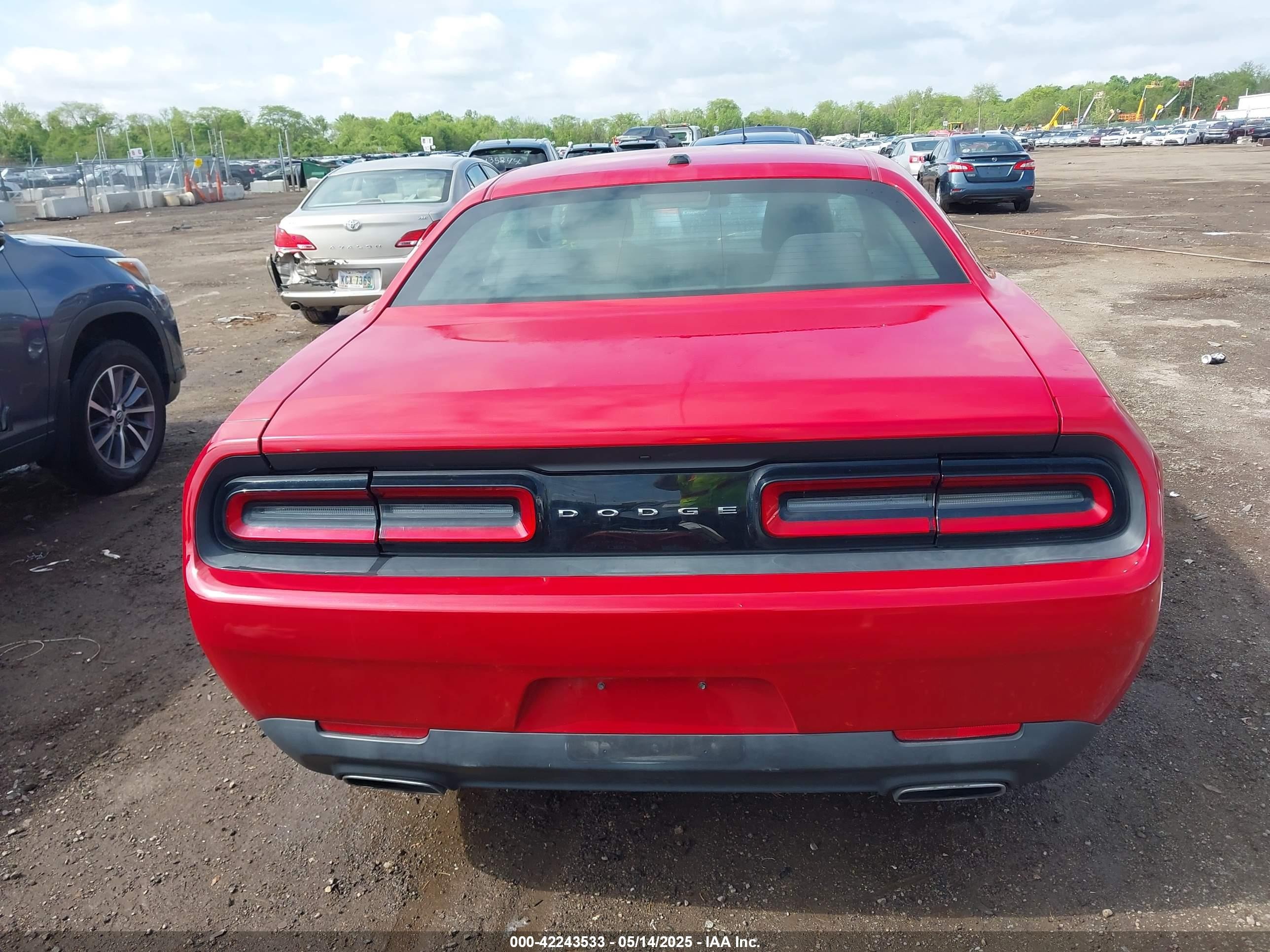 2015 Dodge Challenger Sxt Red vin: 2C3CDZAG3FH723612