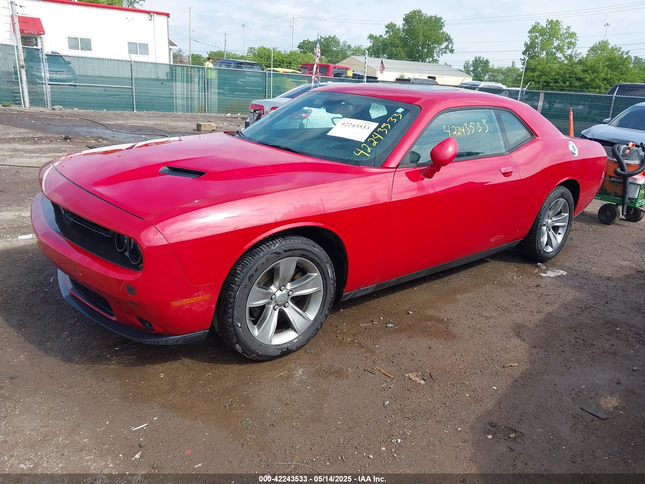 2015 Dodge Challenger Sxt Red vin: 2C3CDZAG3FH723612