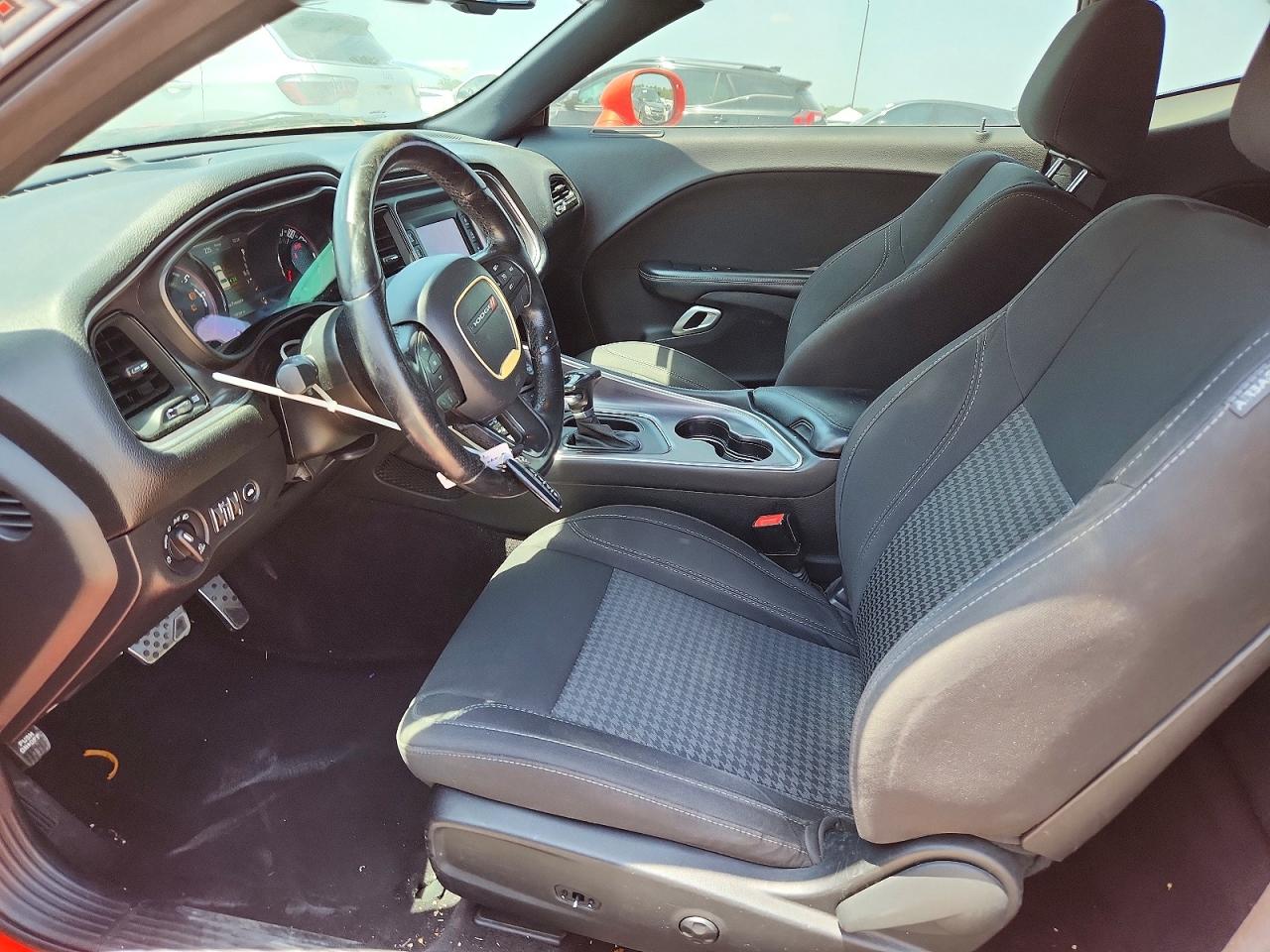 2017 Dodge Challenger Sxt Оранжевый vin: 2C3CDZAG3HH527527