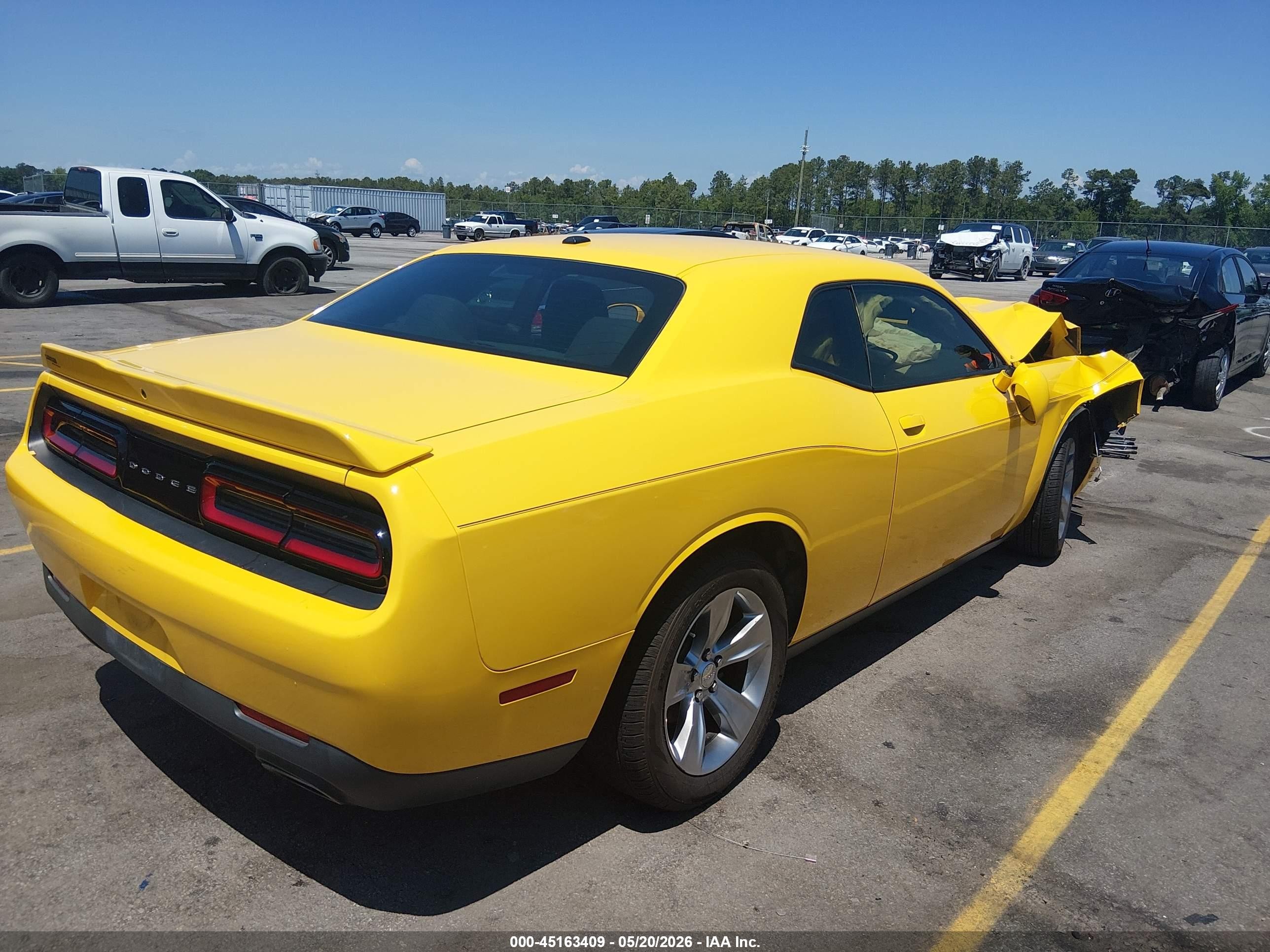 2018 Dodge Challenger Sxt Yellow vin: 2C3CDZAG3JH232868