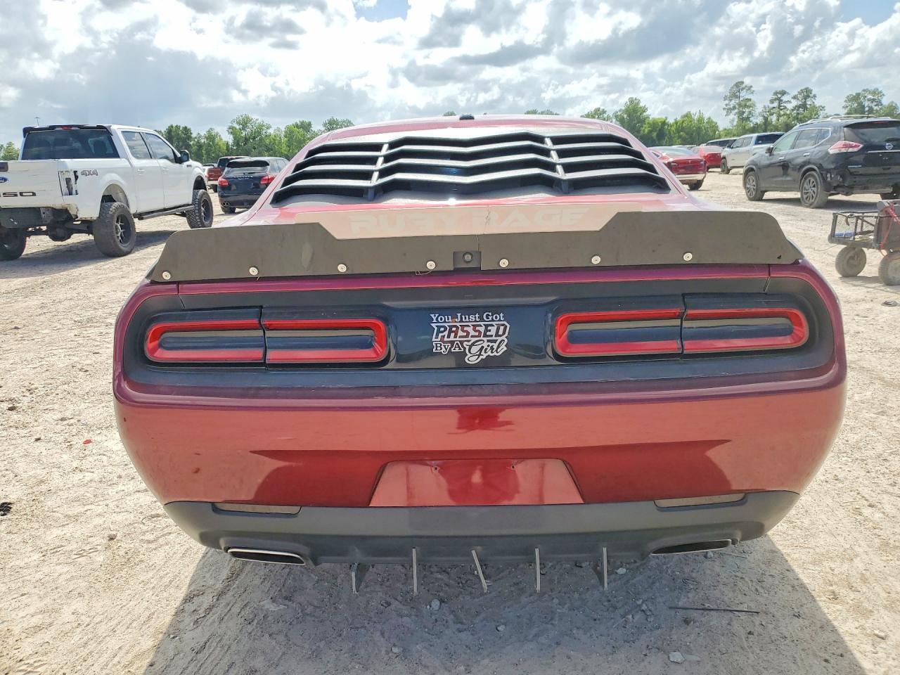 2021 Dodge Challenger Sxt Maroon vin: 2C3CDZAG3MH564393