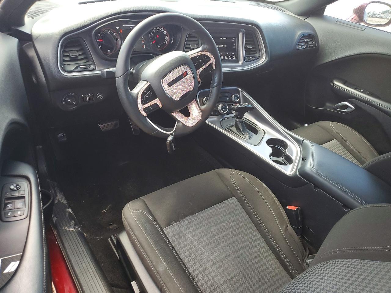2021 Dodge Challenger Sxt Maroon vin: 2C3CDZAG3MH564393