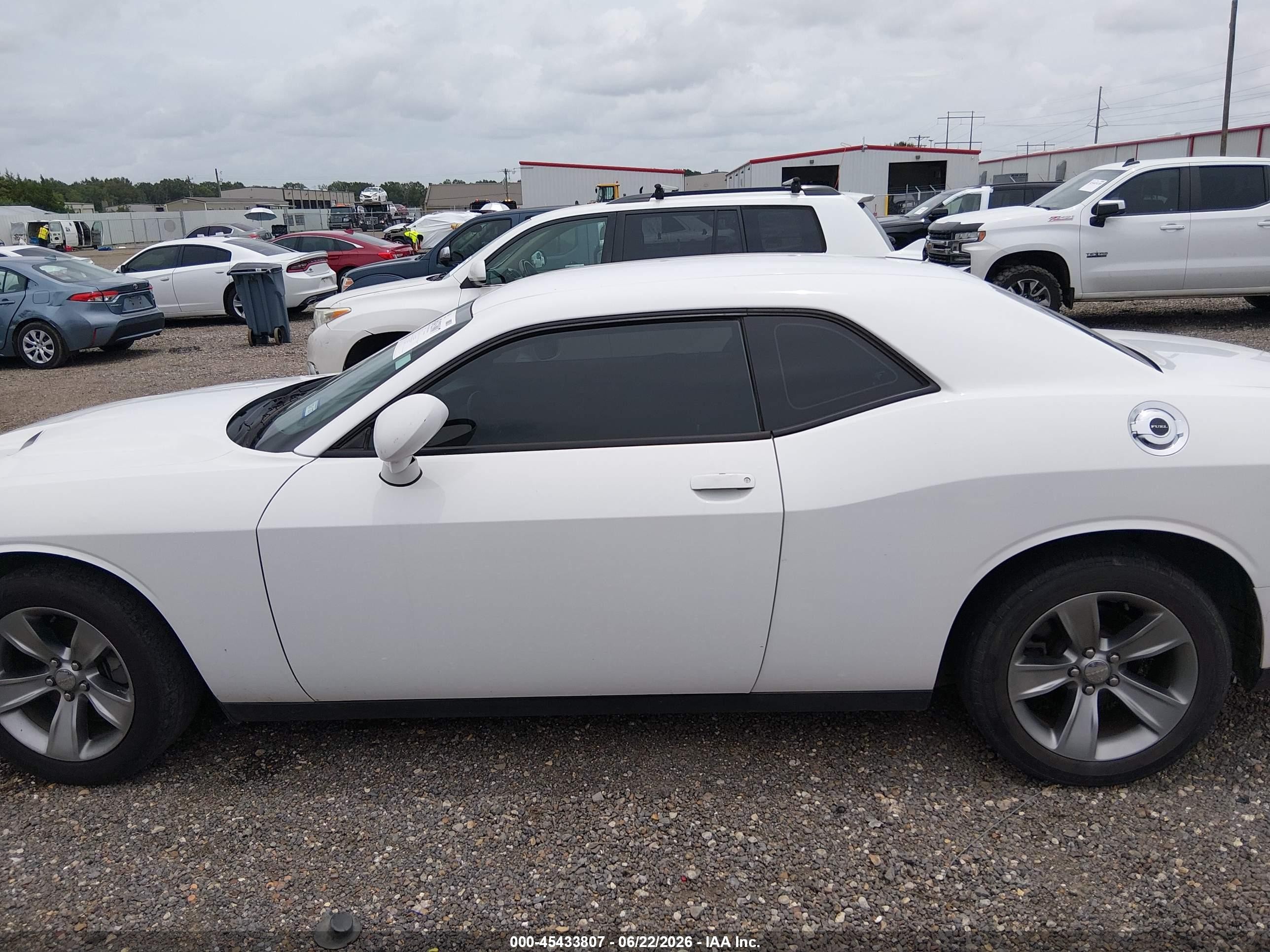 2015 Dodge Challenger Sxt White vin: 2C3CDZAG4FH712277
