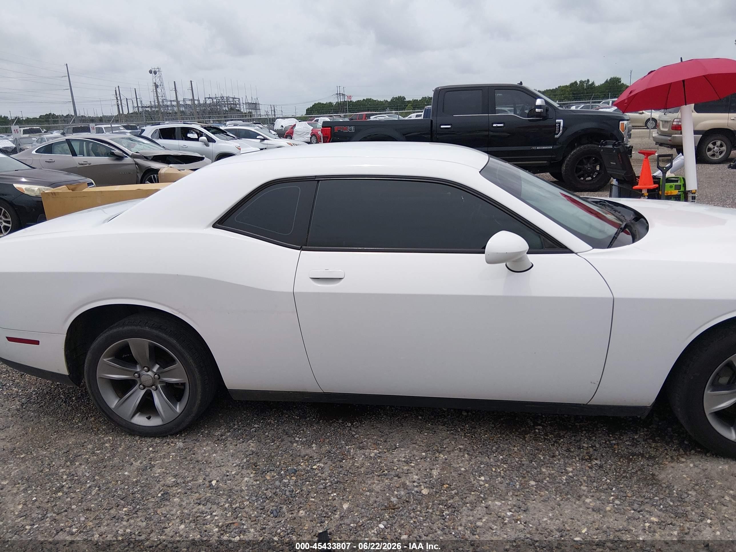 2015 Dodge Challenger Sxt White vin: 2C3CDZAG4FH712277