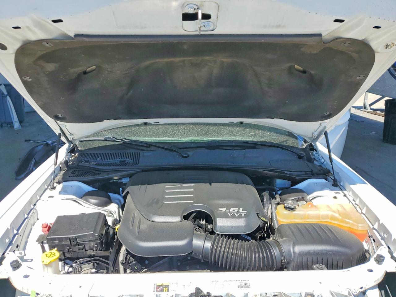 2015 Dodge Challenger Sxt White vin: 2C3CDZAG4FH740306