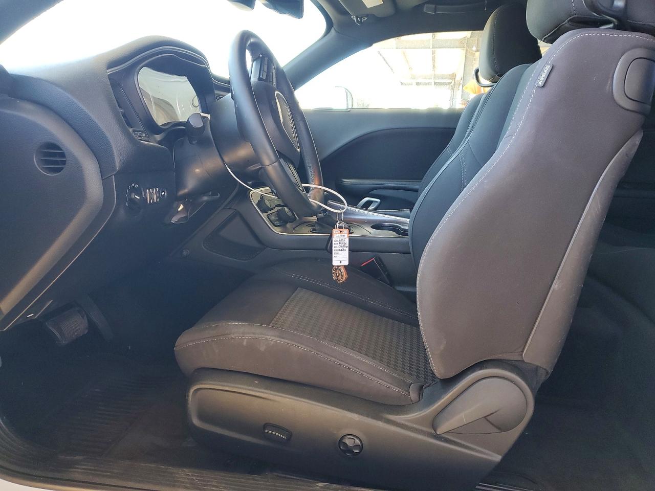 2015 Dodge Challenger Sxt White vin: 2C3CDZAG4FH740306