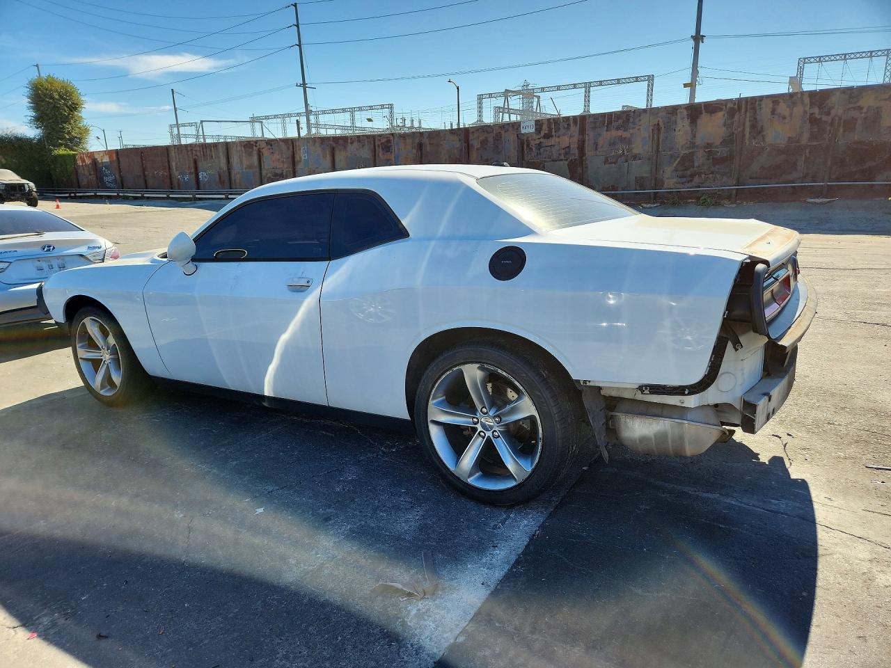 2015 Dodge Challenger Sxt White vin: 2C3CDZAG5FH740346