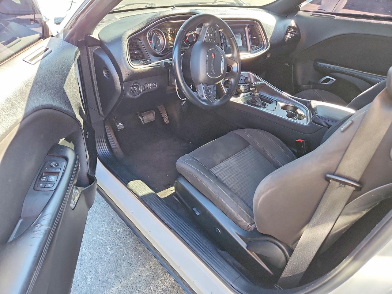 2015 Dodge Challenger Sxt White vin: 2C3CDZAG5FH740346