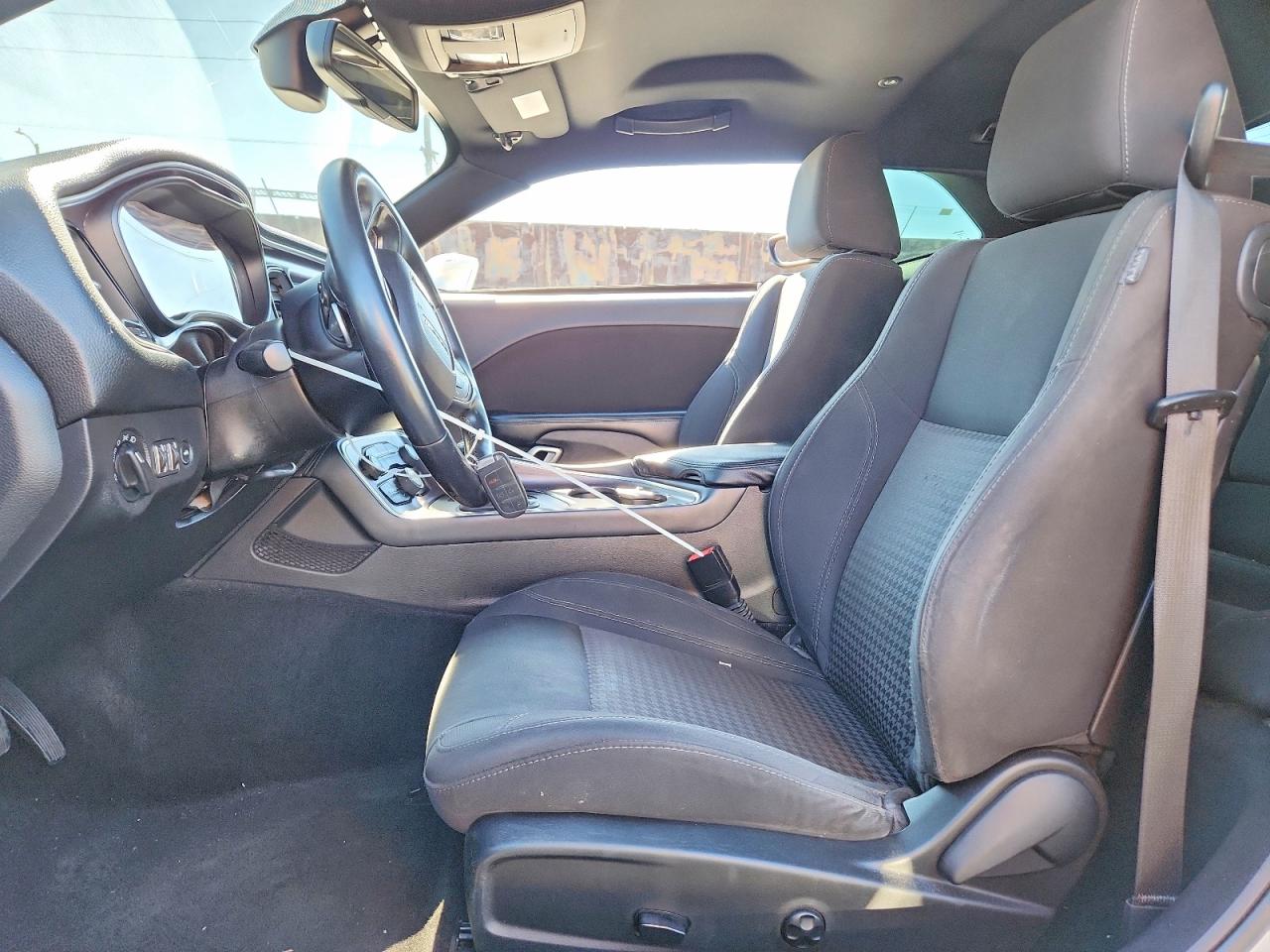 2015 Dodge Challenger Sxt White vin: 2C3CDZAG5FH740346