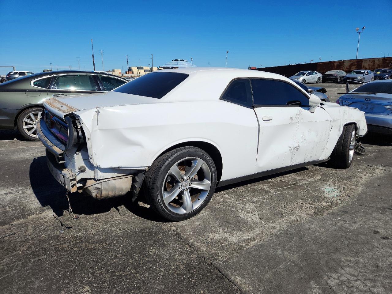 2015 Dodge Challenger Sxt White vin: 2C3CDZAG5FH740346