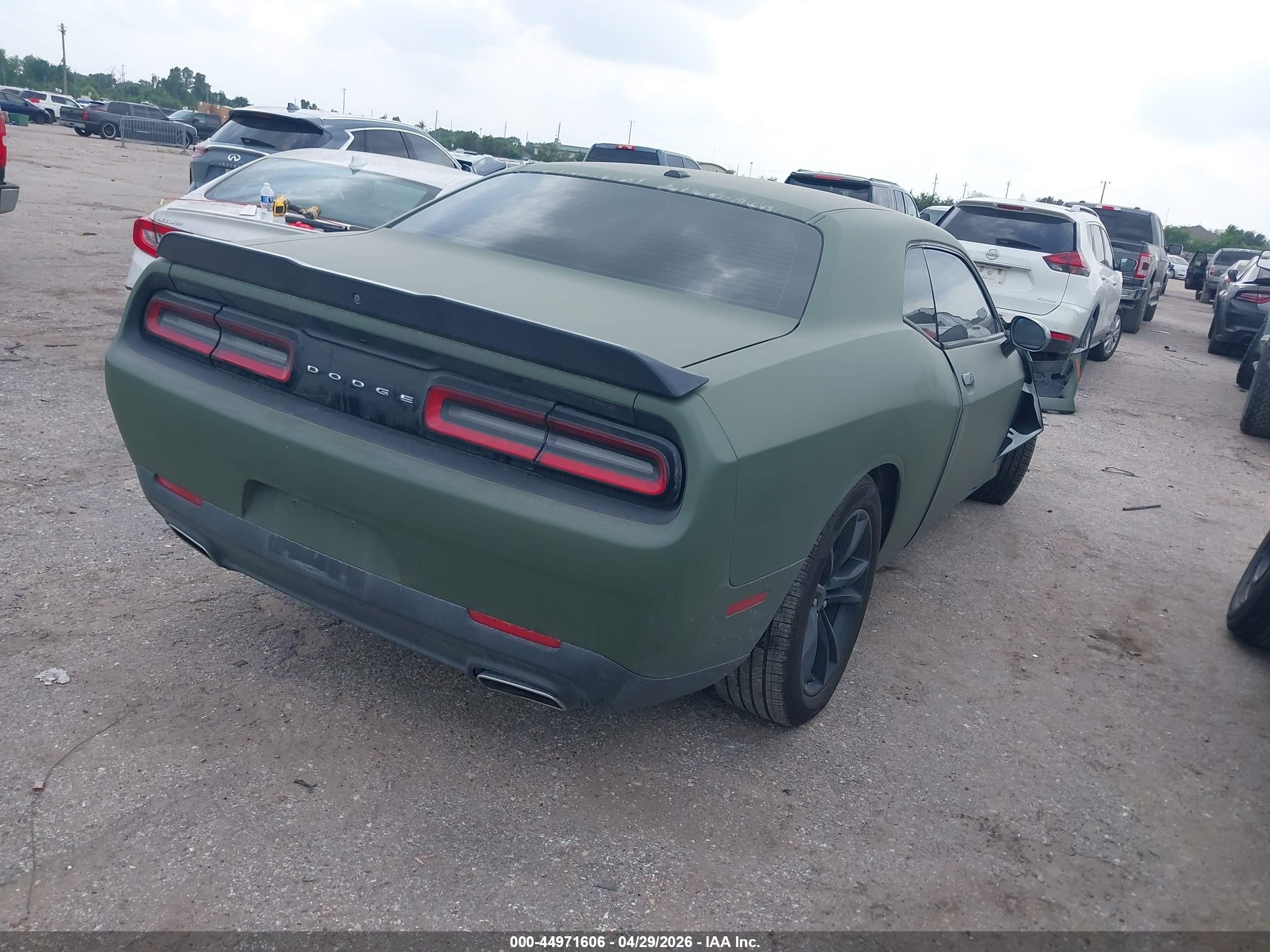 2016 Dodge Challenger Sxt Green vin: 2C3CDZAG5GH232184