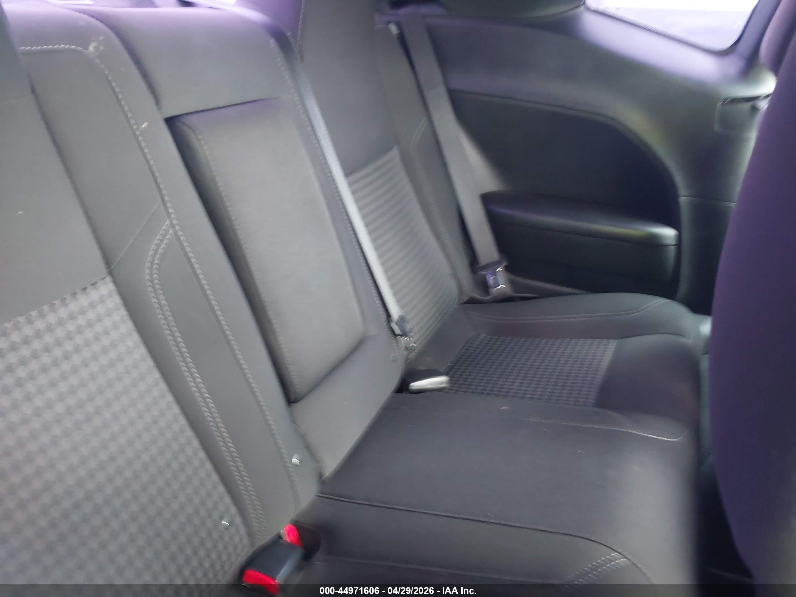 2016 Dodge Challenger Sxt Green vin: 2C3CDZAG5GH232184