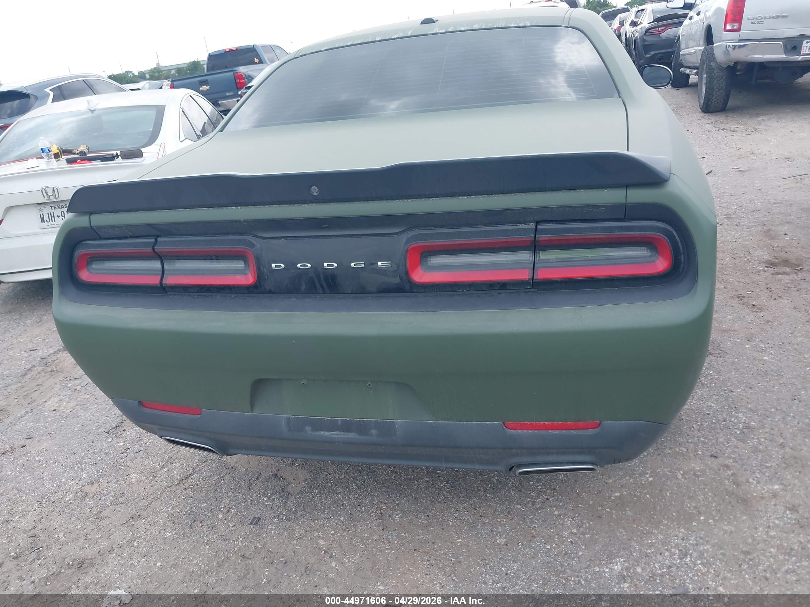2016 Dodge Challenger Sxt Green vin: 2C3CDZAG5GH232184