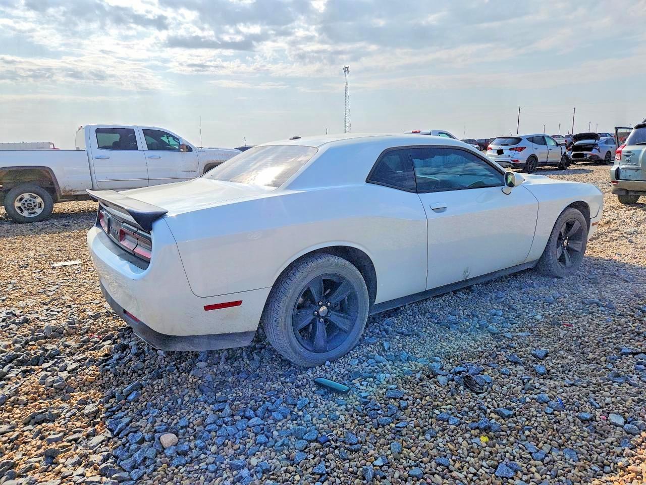 2016 Dodge Challenger Sxt White vin: 2C3CDZAG5GH284091