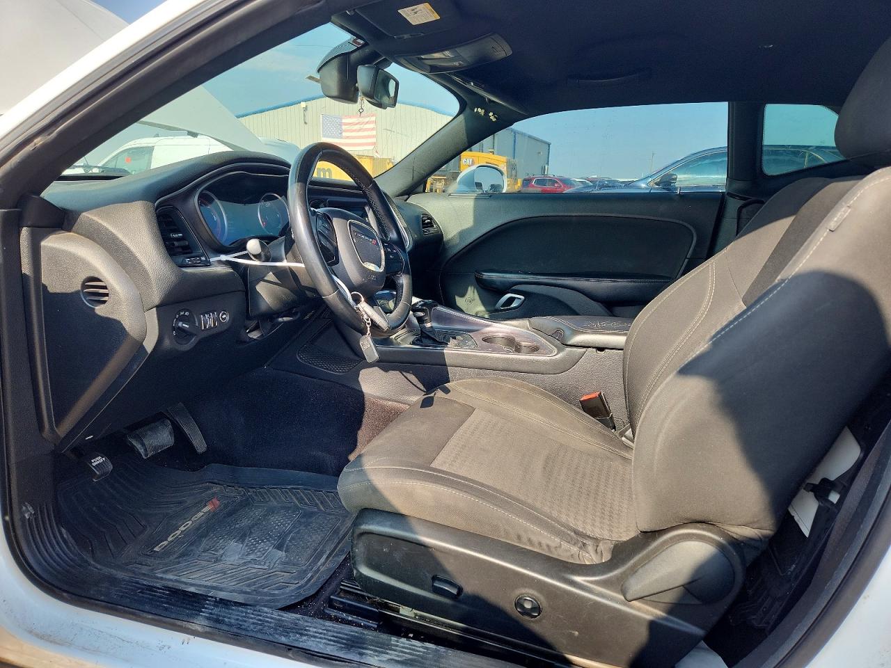 2016 Dodge Challenger Sxt White vin: 2C3CDZAG5GH284091