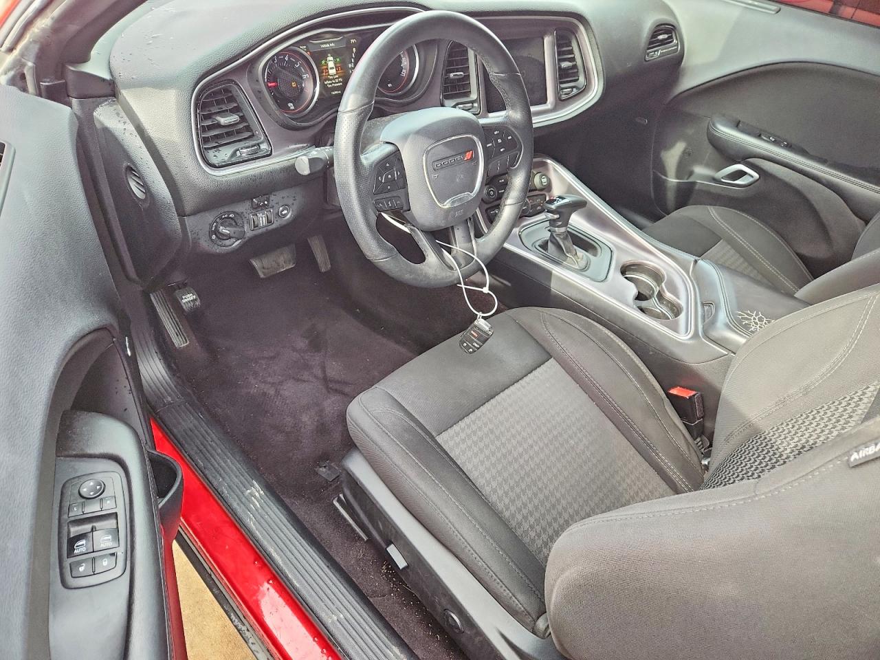 2017 Dodge Challenger Sxt Red vin: 2C3CDZAG5HH636068