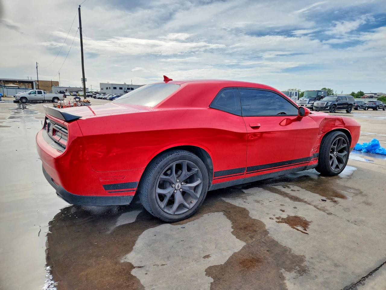 2017 Dodge Challenger Sxt Red vin: 2C3CDZAG5HH636068
