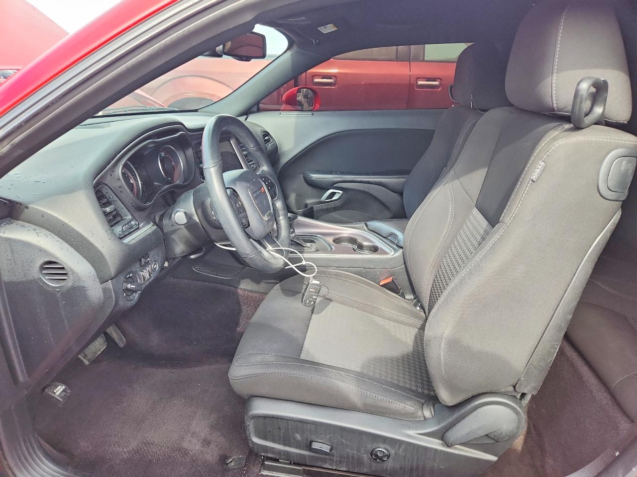 2017 Dodge Challenger Sxt Red vin: 2C3CDZAG5HH636068