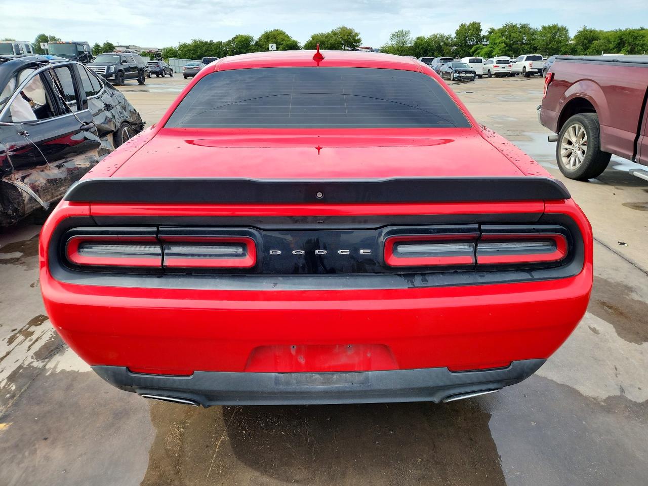 2017 Dodge Challenger Sxt Red vin: 2C3CDZAG5HH636068