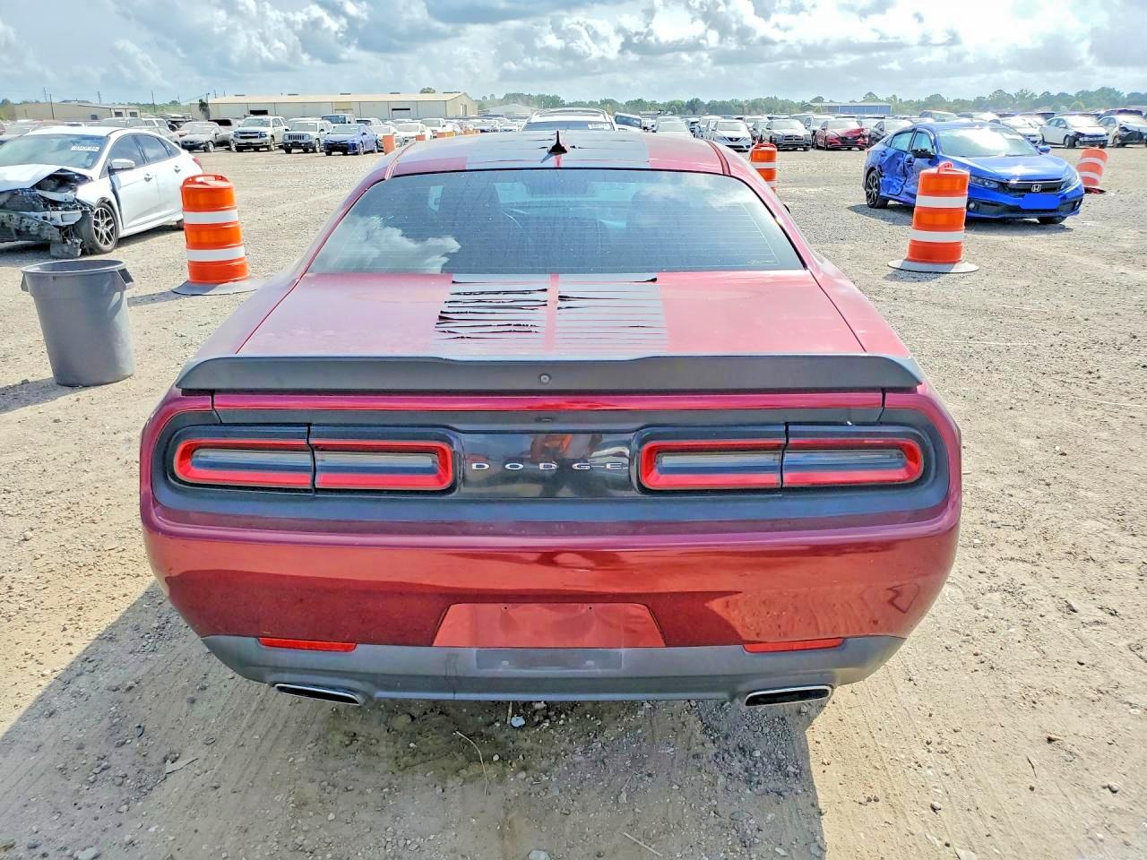 2018 Dodge Challenger Sxt Red vin: 2C3CDZAG5JH161477