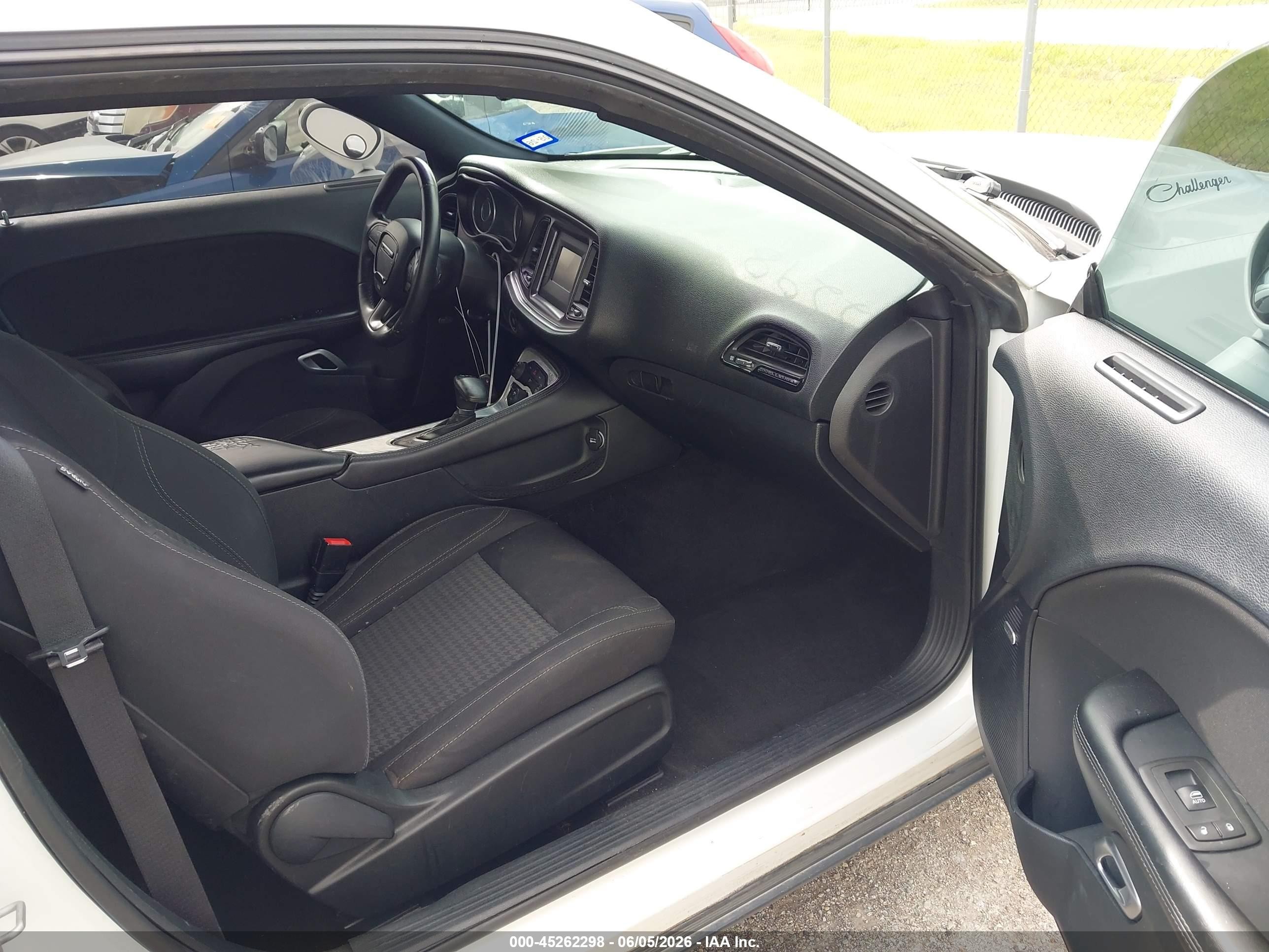2015 Dodge Challenger Sxt White vin: 2C3CDZAG6FH737360
