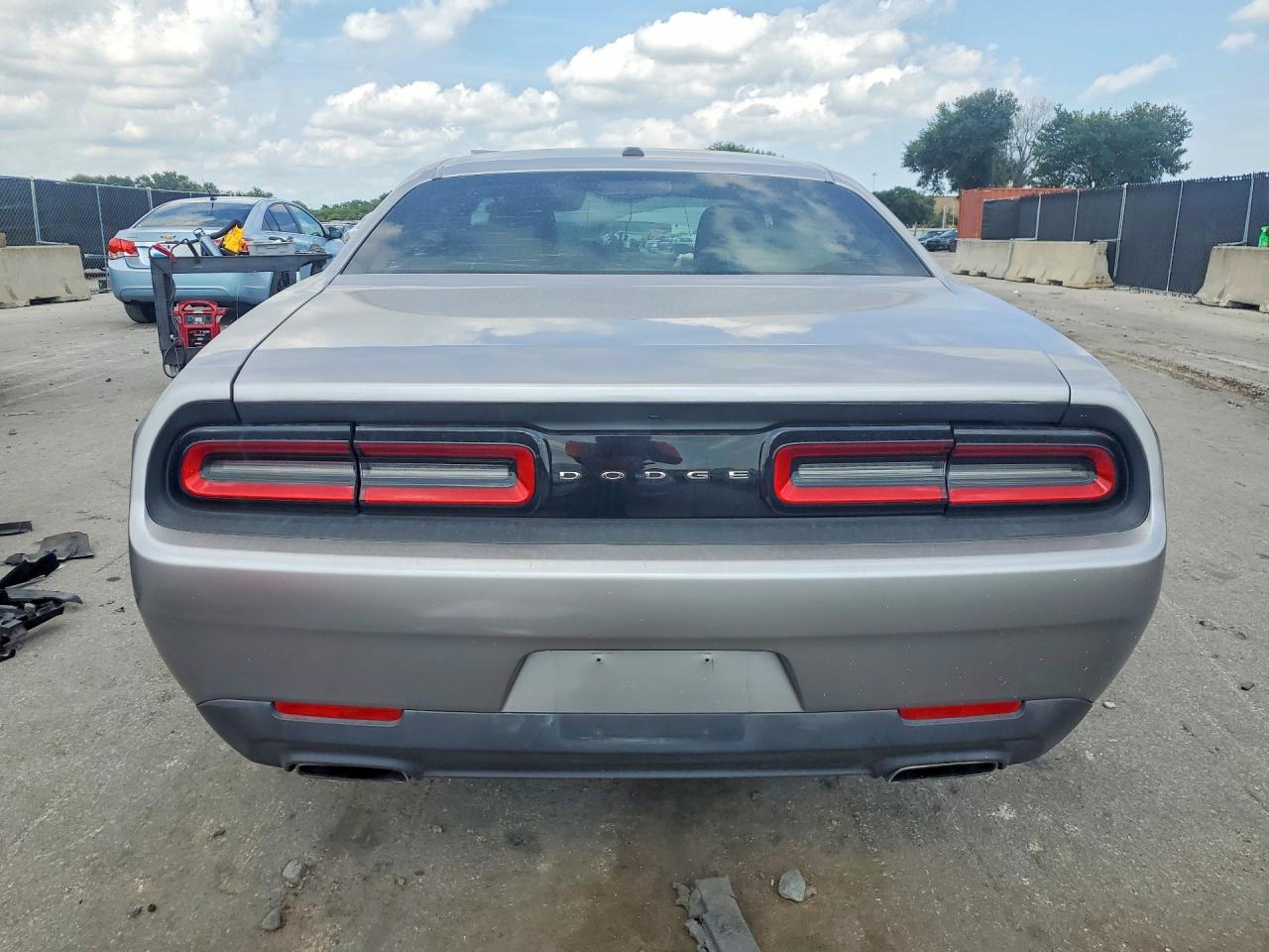 2015 Dodge Challenger Sxt Silver vin: 2C3CDZAG6FH811392