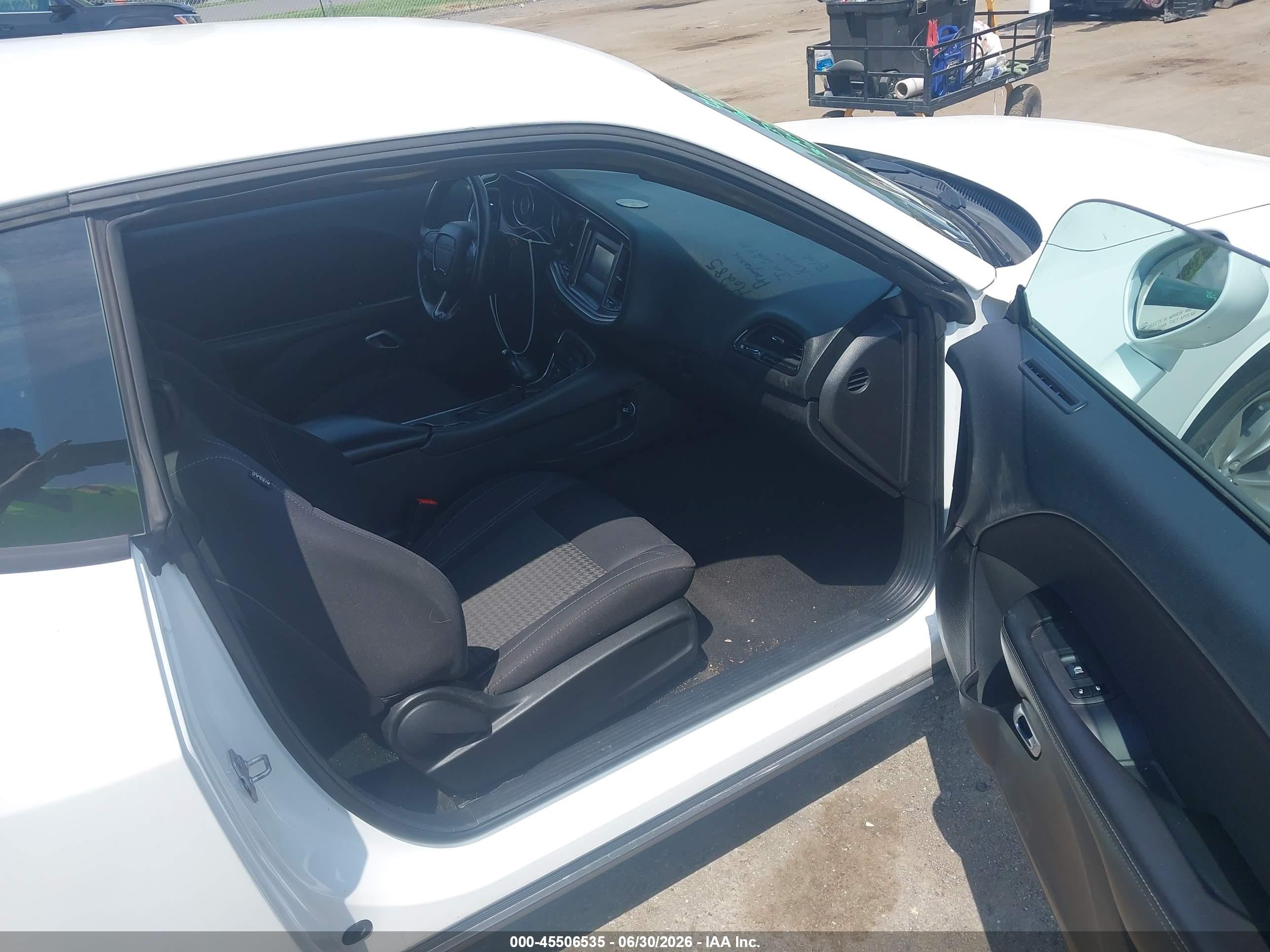 2015 Dodge Challenger Sxt White vin: 2C3CDZAG6FH894631