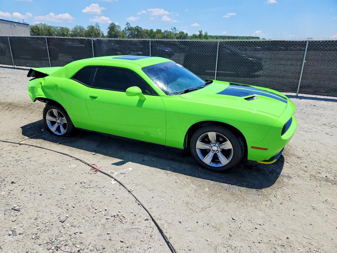 2017 Dodge Challenger Sxt Зеленый vin: 2C3CDZAG6HH592419