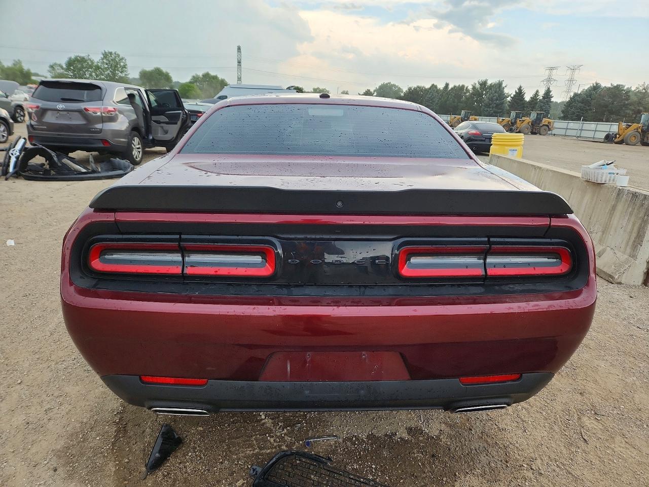2023 Dodge Challenger Sxt Maroon vin: 2C3CDZAG6PH642024