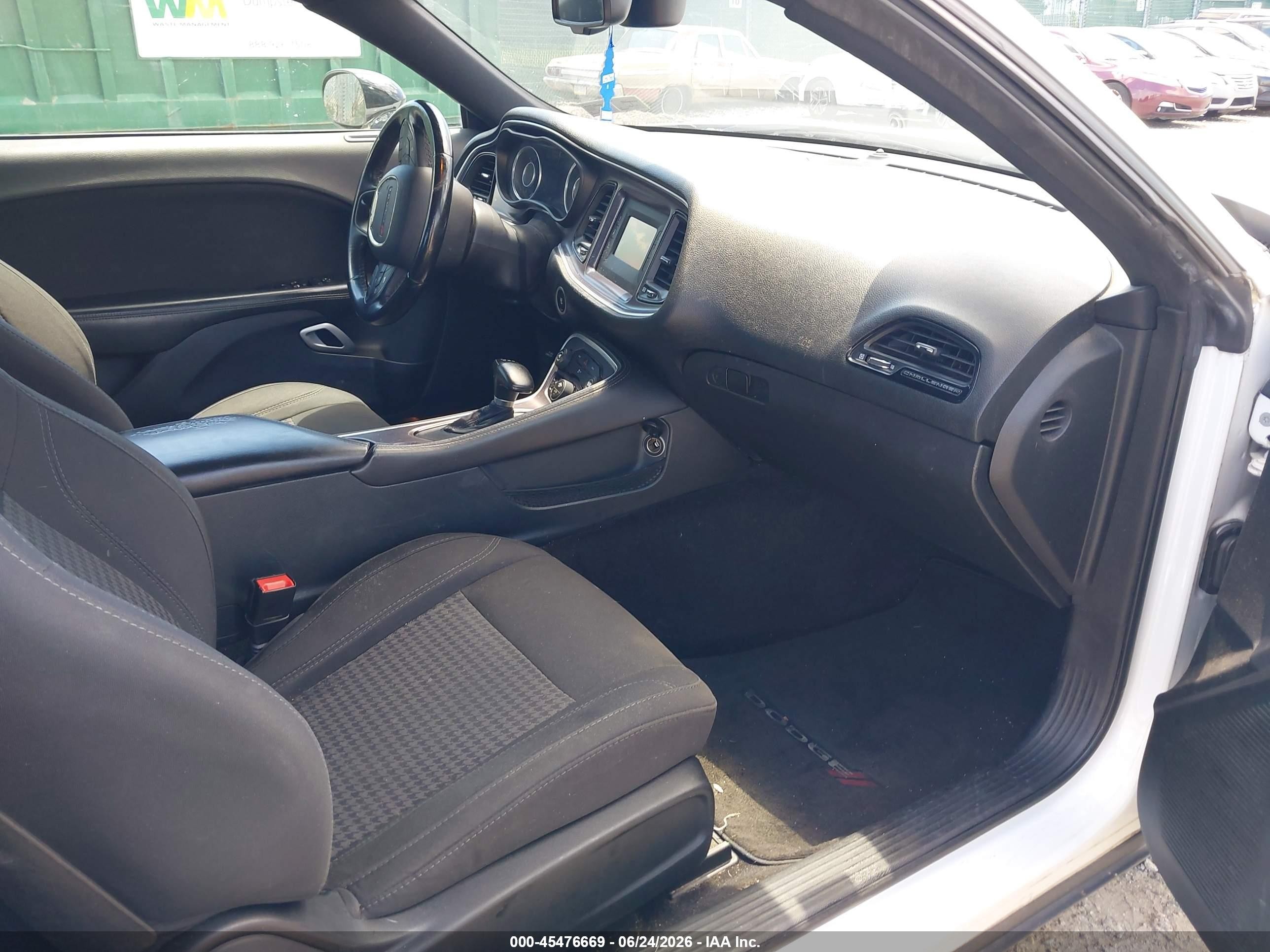 2015 Dodge Challenger Sxt Белый vin: 2C3CDZAG7FH873660