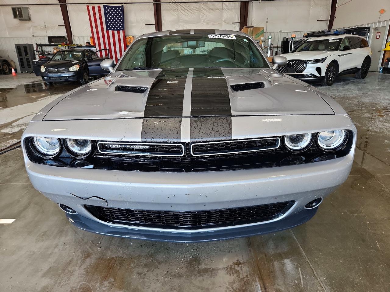 2018 Dodge Challenger Sxt Silver vin: 2C3CDZAG7JH121790