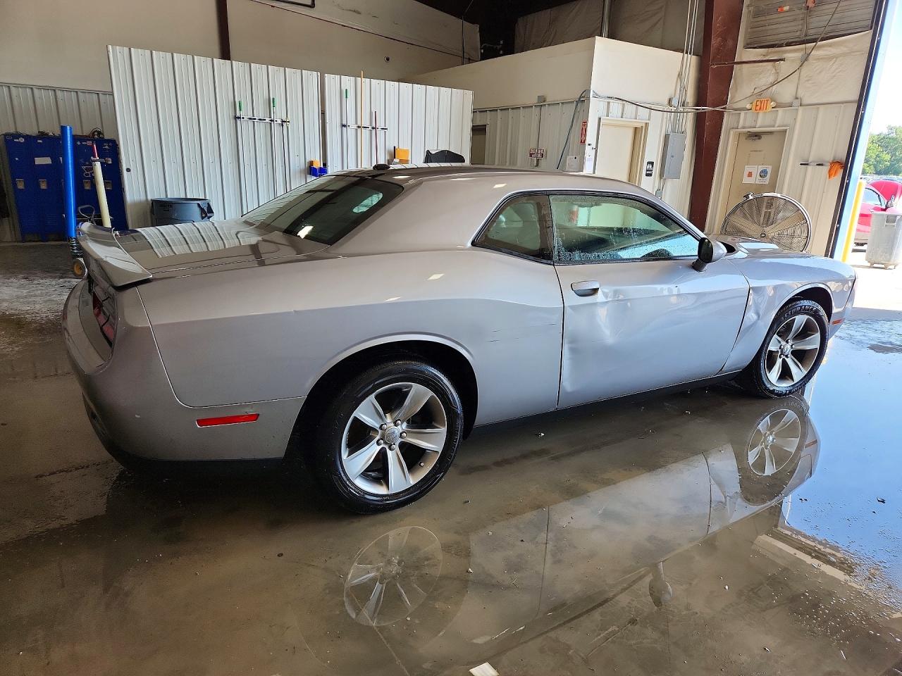 2018 Dodge Challenger Sxt Silver vin: 2C3CDZAG7JH121790