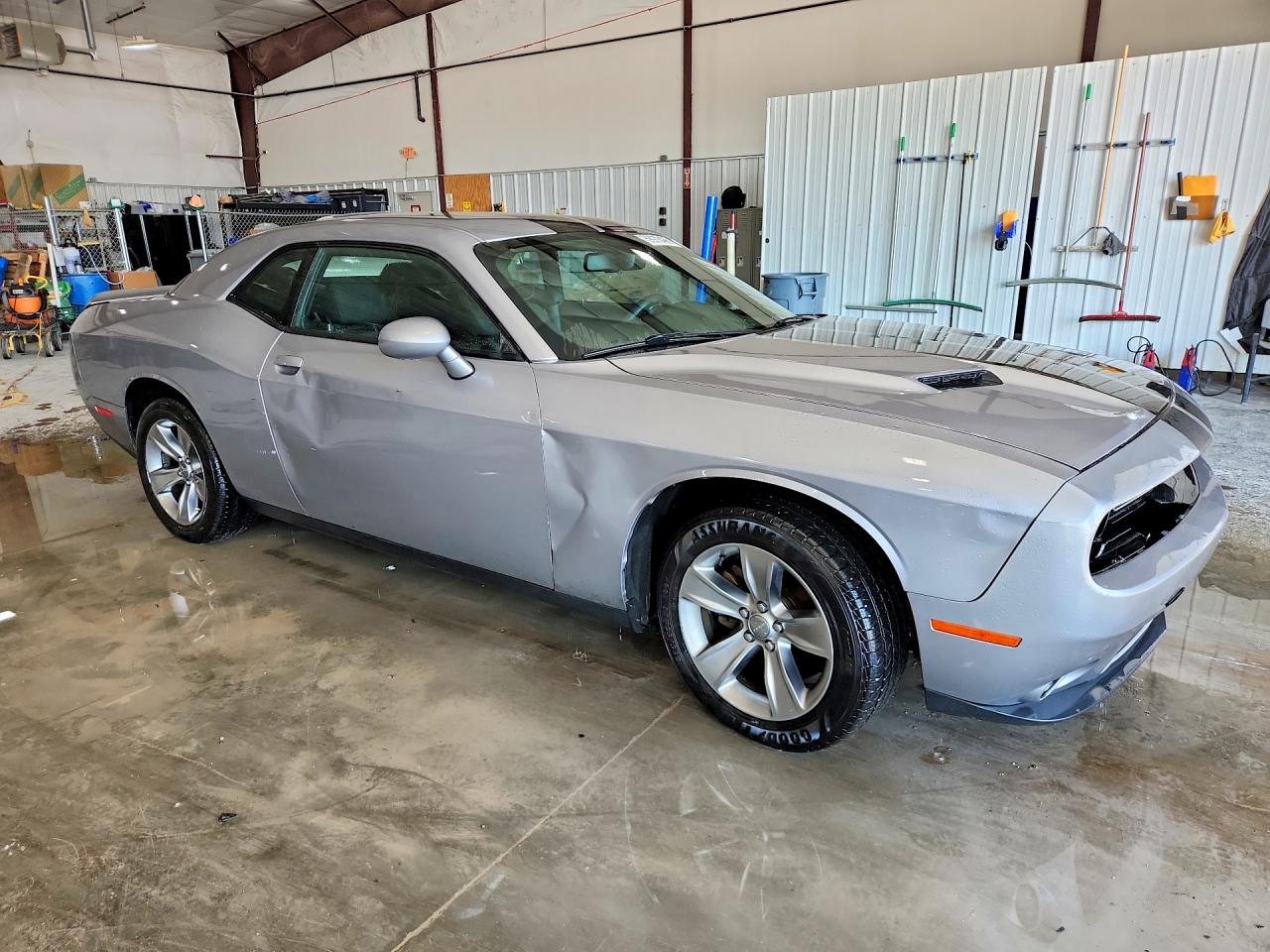 2018 Dodge Challenger Sxt Silver vin: 2C3CDZAG7JH121790