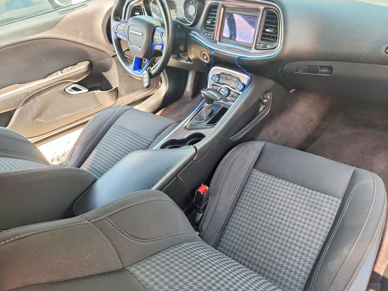 2018 Dodge Challenger Sxt Silver vin: 2C3CDZAG7JH121790