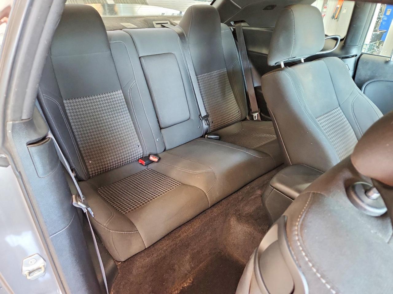 2018 Dodge Challenger Sxt Silver vin: 2C3CDZAG7JH121790