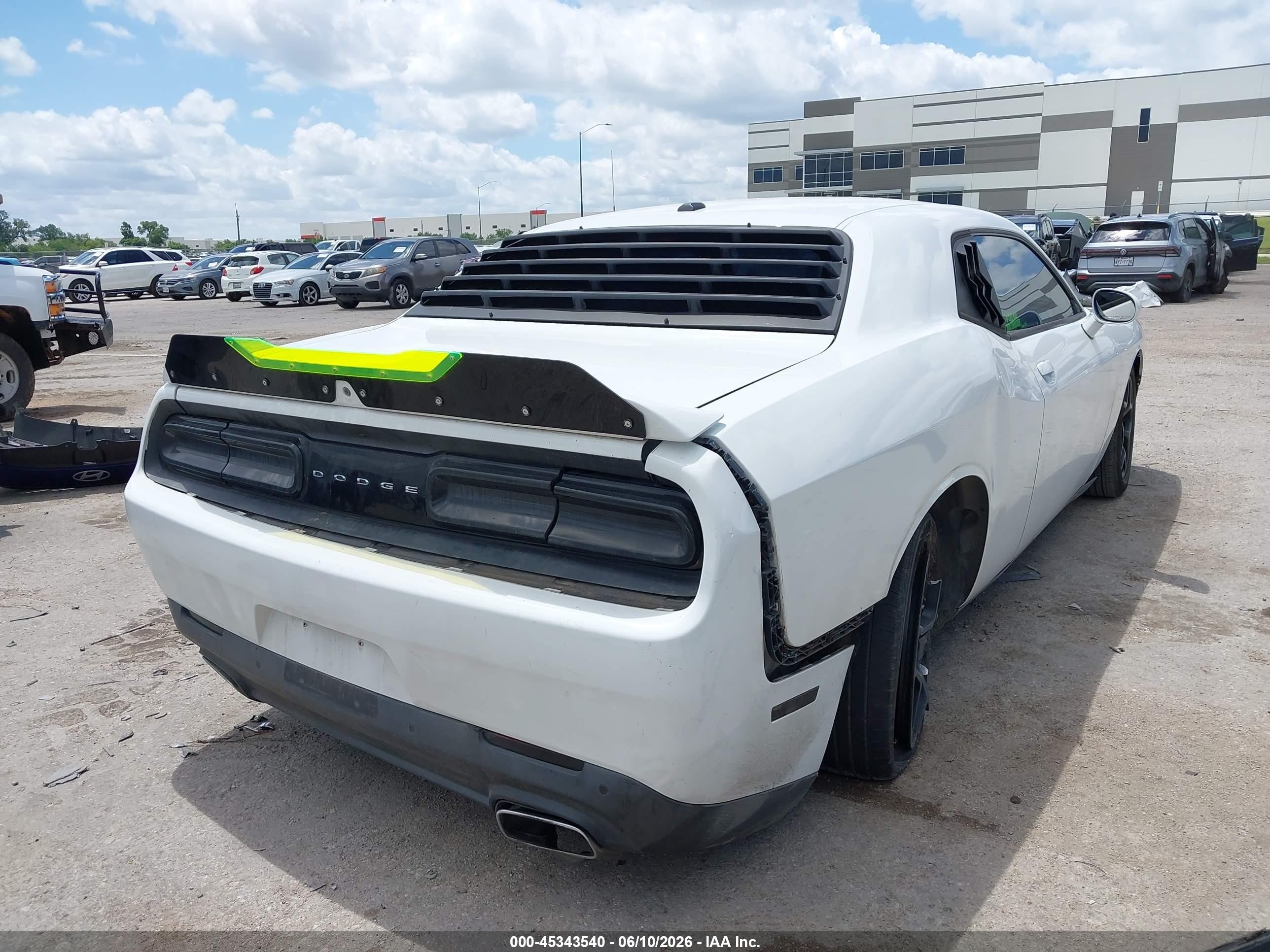 2015 Dodge Challenger Sxt White vin: 2C3CDZAG8FH861680