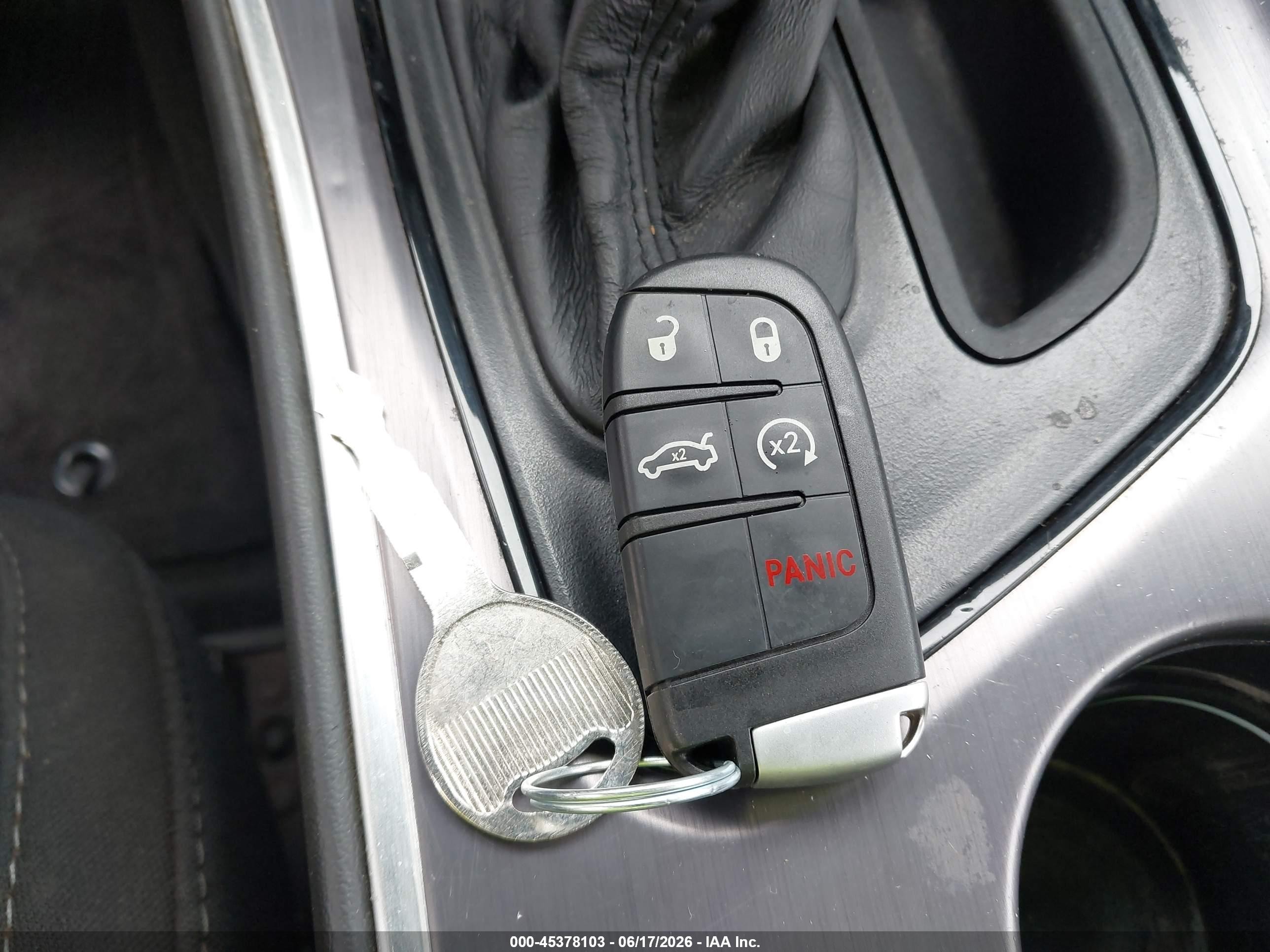 2015 Dodge Challenger Sxt Белый vin: 2C3CDZAG9FH716003