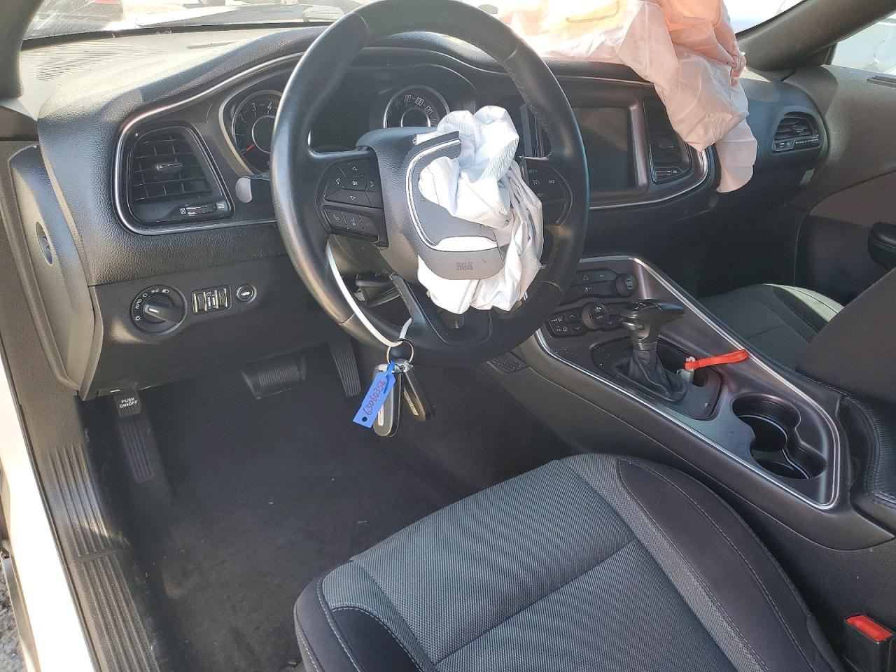 2015 Dodge Challenger Sxt White vin: 2C3CDZAGXFH740228